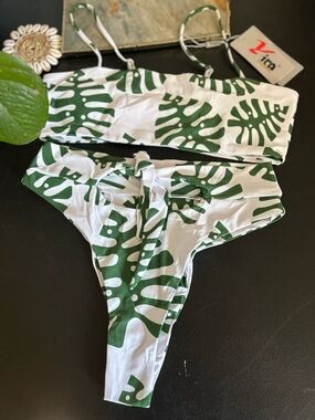 Yira monstera leaf 2 piece bikini size large